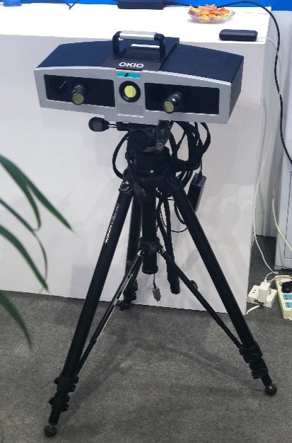 参展商进行交流与洽谈