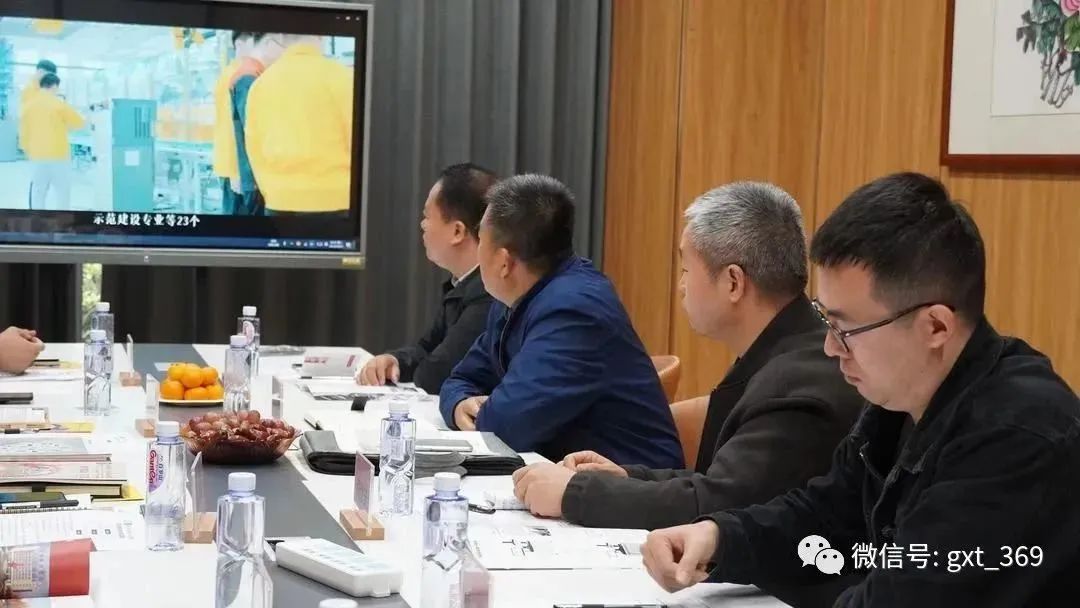 并通过PPT